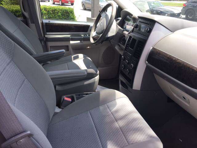 2010 Dodge Grand Caravan SXT 4dr Mini-Van